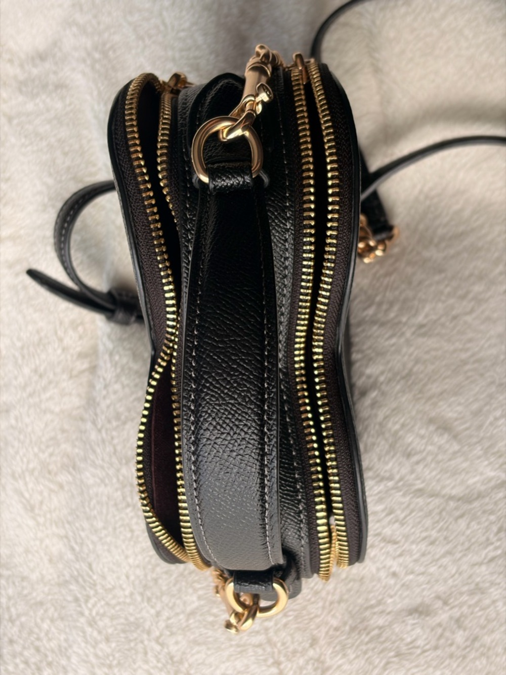 Coach Black Heart Crossbody with Gold Chain Accent 🖤 - Picture 4 of 9